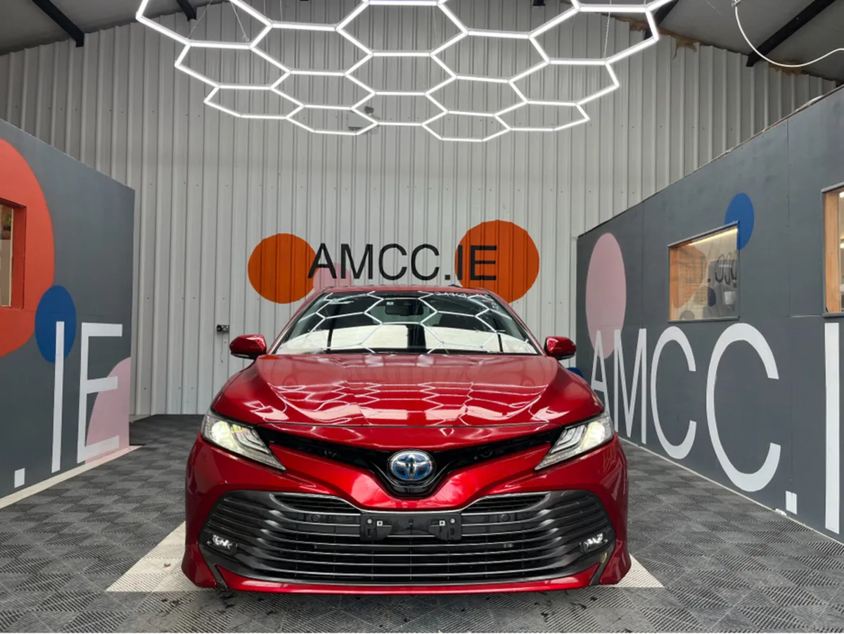 Toyota Camry ONLY €19950! 2.5 HYRBID / 55k KMs / R - Image 2