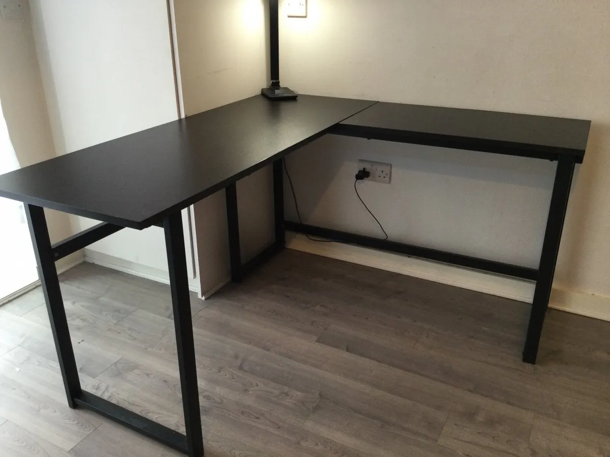 Office desk - Image 1