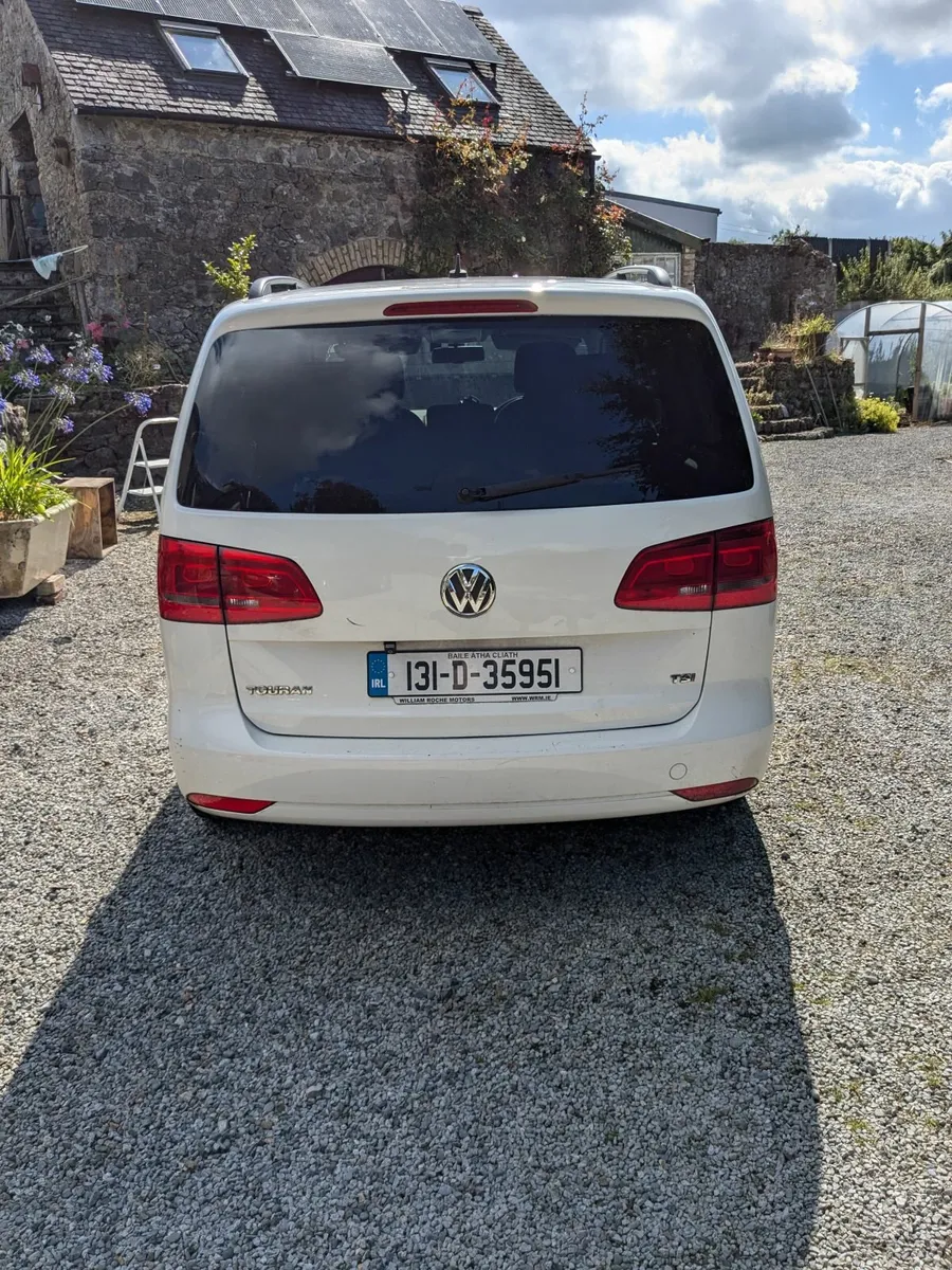 Volkswagen Touran 2013 - Image 2