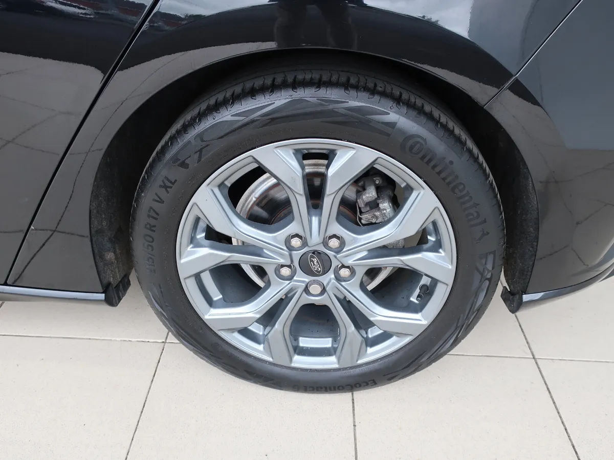 Ford Focus St-line 1.5tdci Auto 125PS 5DR - Image 4