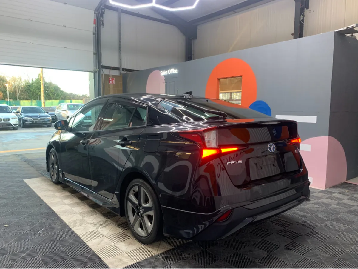 Toyota Prius A TOURING / 96k KMs / Heated Leather, - Image 4