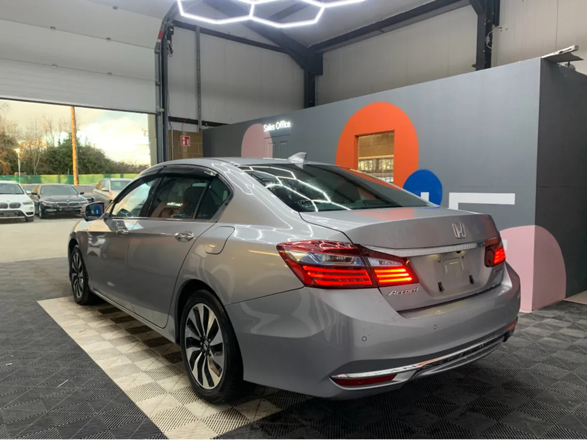 Honda Accord 2.0 HYBRID AUTOMATIC / 74k KMs / Reve - Image 4