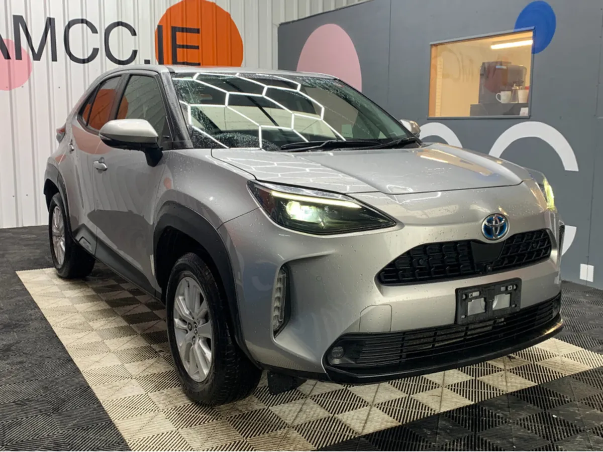 Toyota Yaris Cross HYBRID G 4WD / 63k KMs / Revers - Image 1