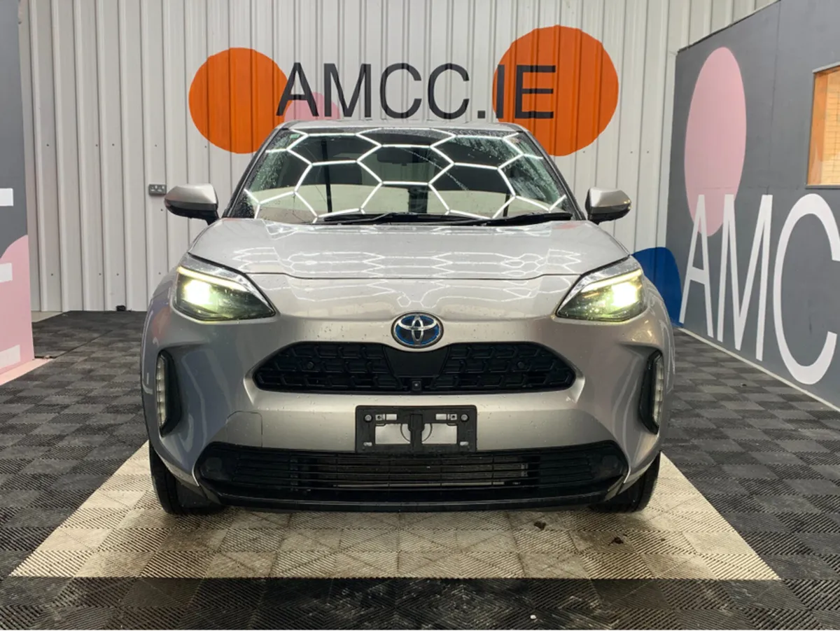 Toyota Yaris Cross HYBRID G 4WD / 63k KMs / Revers - Image 2