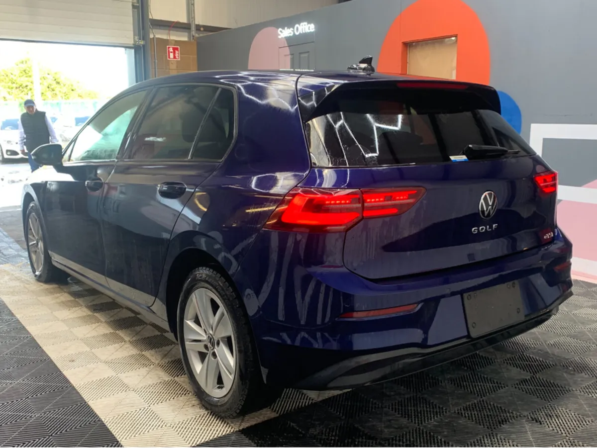 Volkswagen Golf ETSI ACTIVE / 28k KMs / Automatic - Image 4