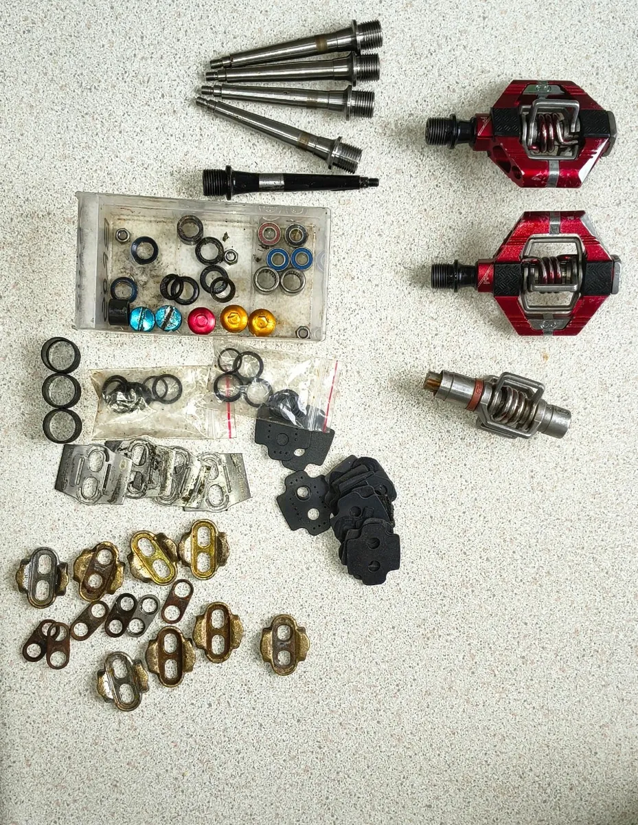Suspended seatpost and crankbros pedals - Image 2