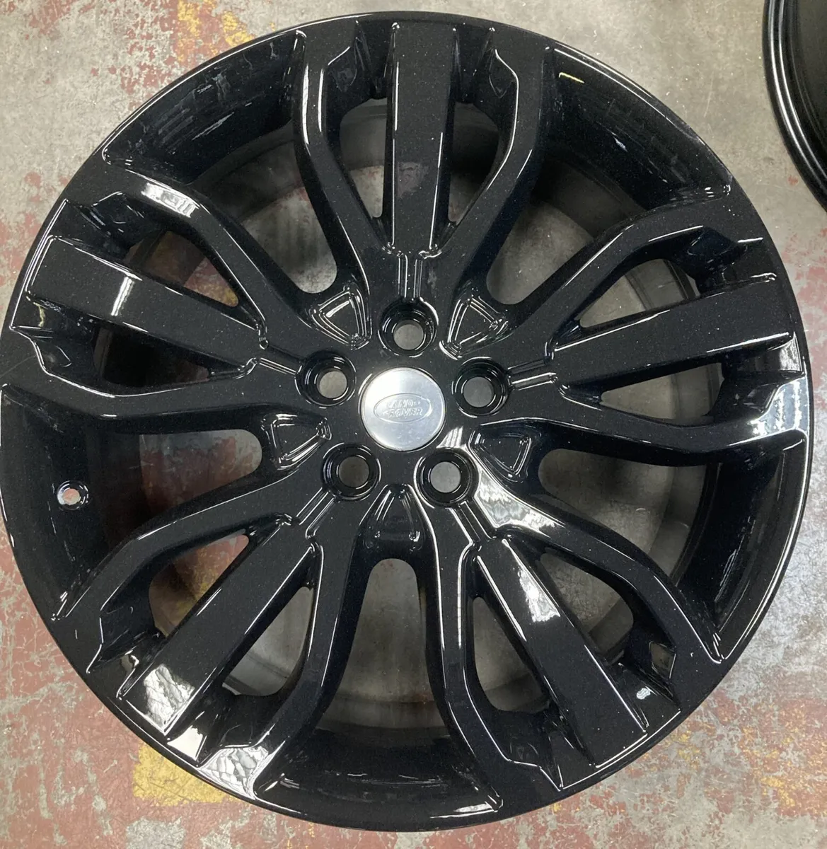 Range Rover 21” Alloys black .