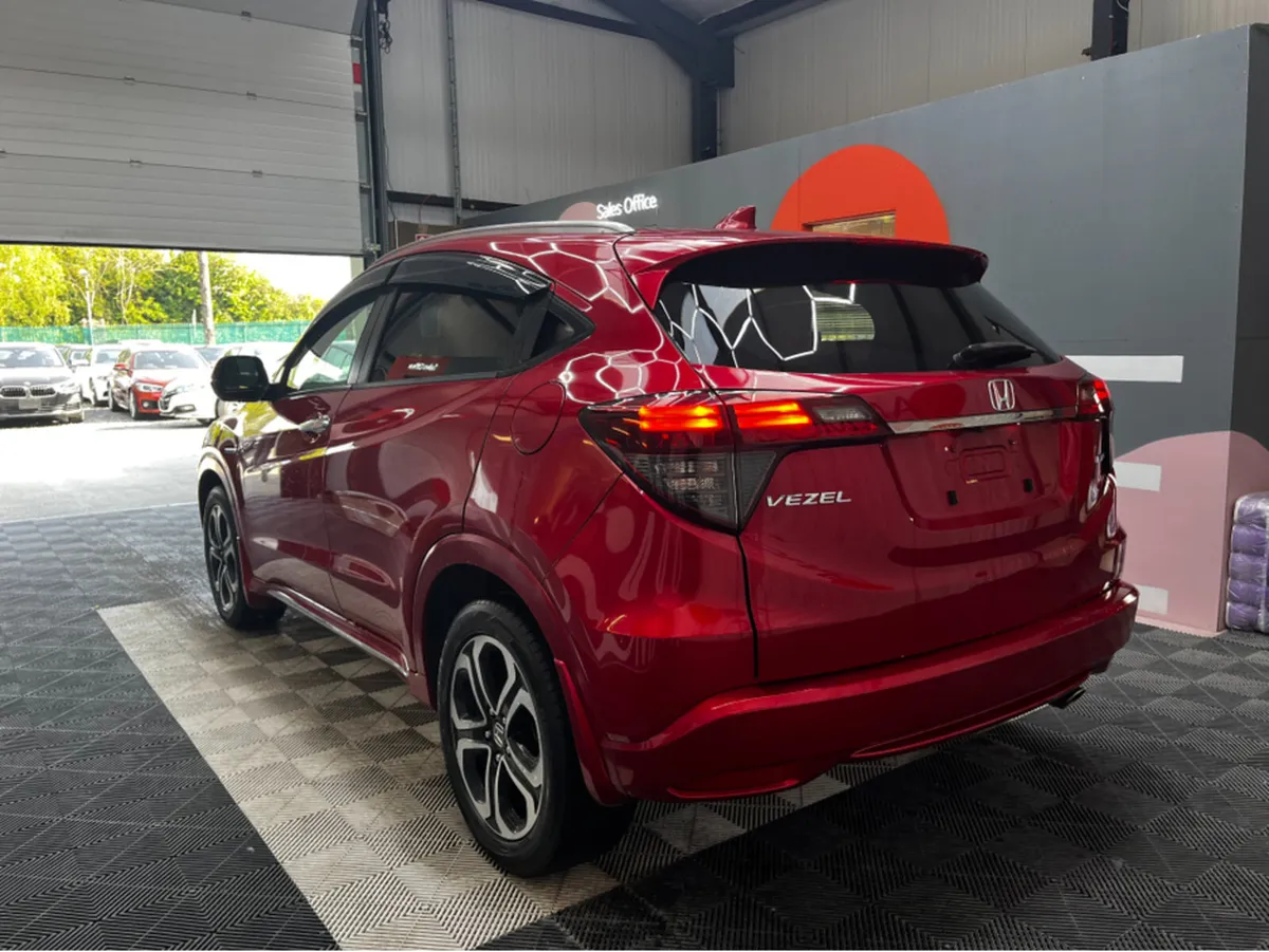 Honda Vezel 1.5 HYBRID / 20k KMs / REVERSE CAMERA - Image 4