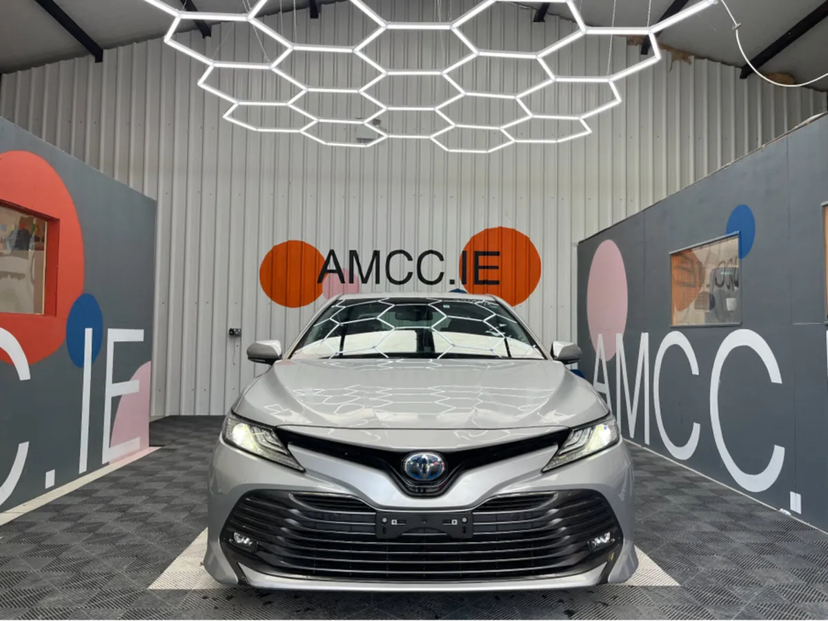 Toyota Camry 2.5 HYBRID / 69k KMs / REVERSE CAMERA - Image 2