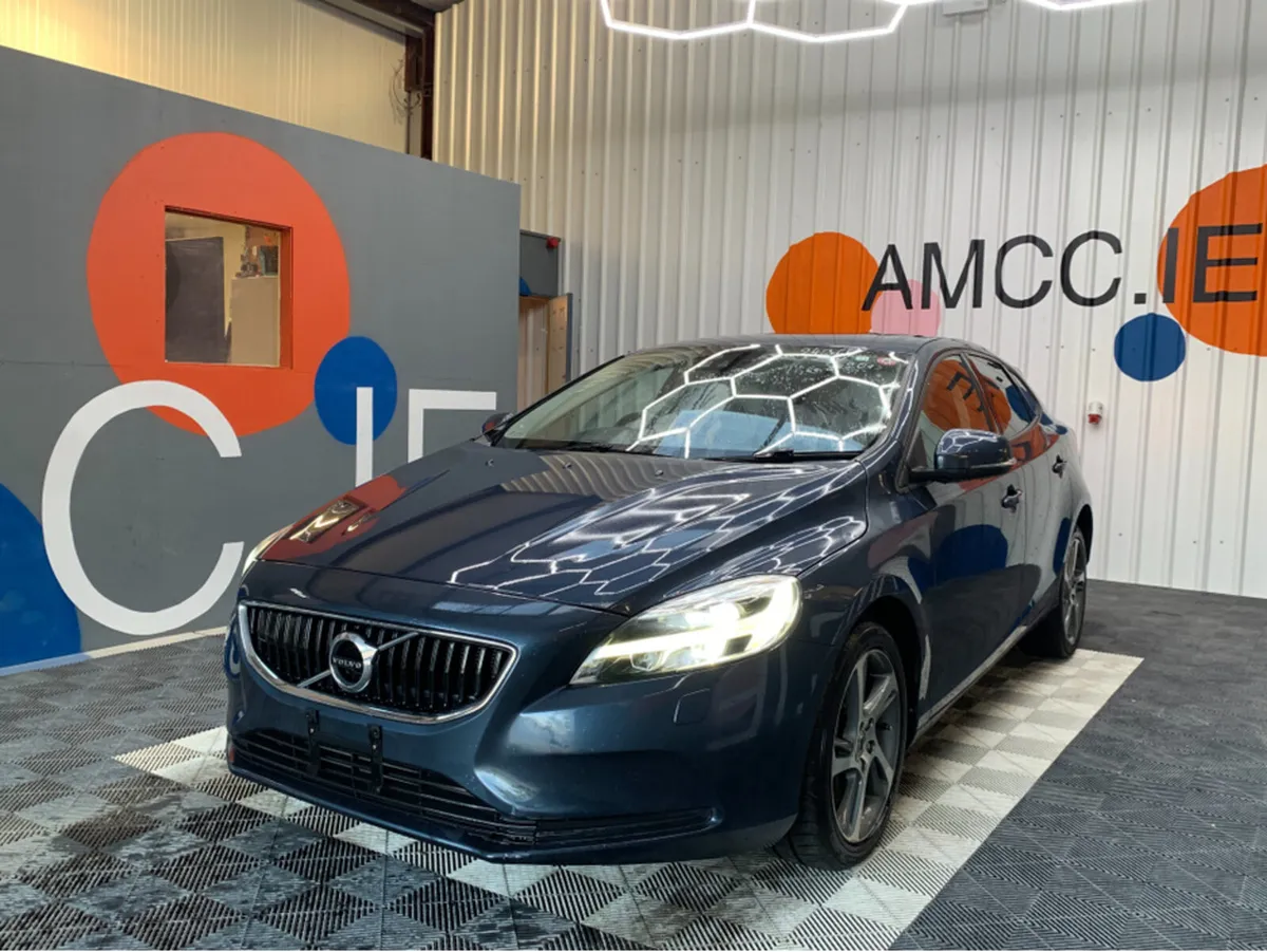 Volvo V40 D4 MOMENTUM / 102k KMs / Reverse Camera, - Image 3