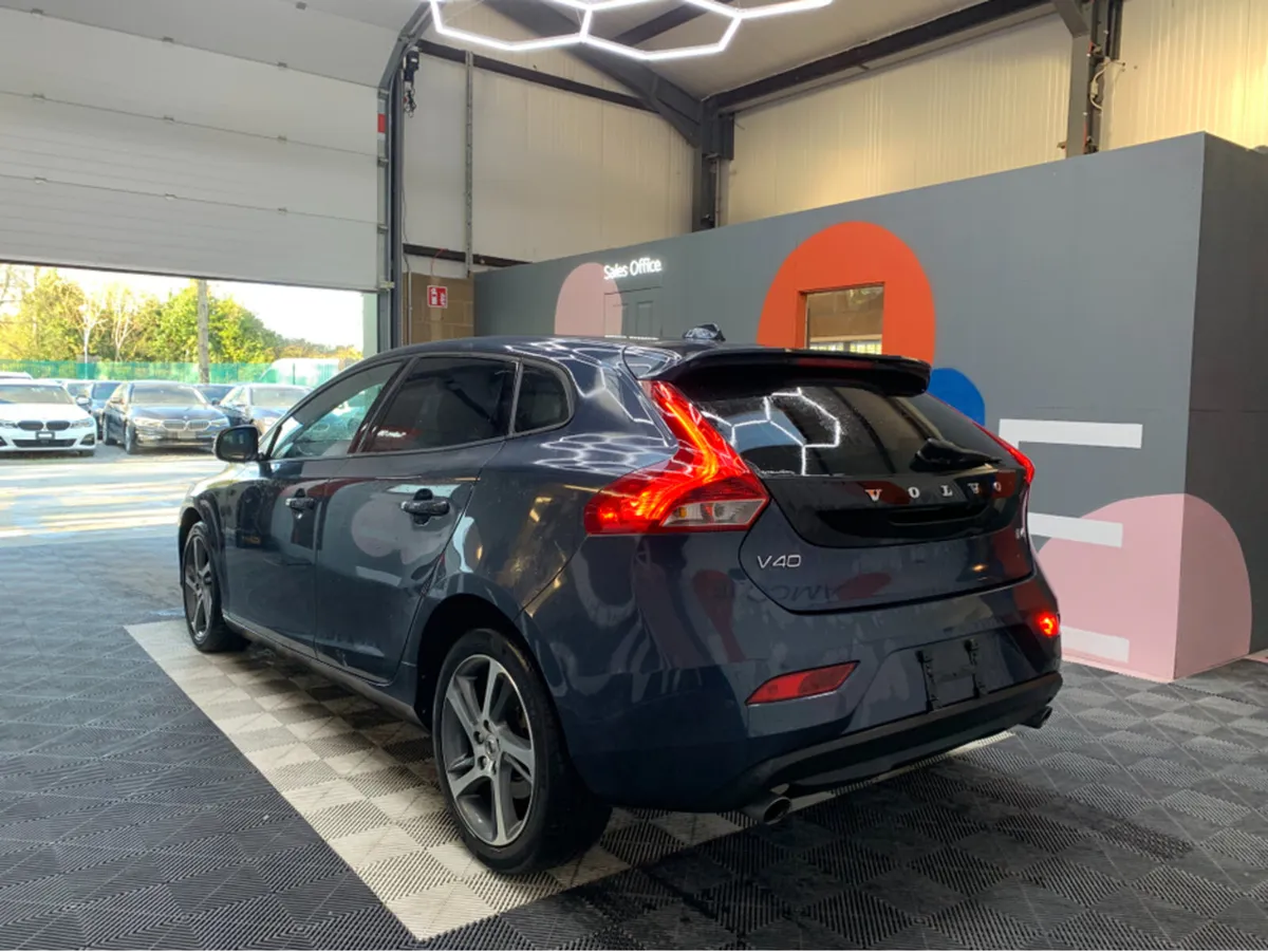 Volvo V40 D4 MOMENTUM / 102k KMs / Reverse Camera, - Image 4