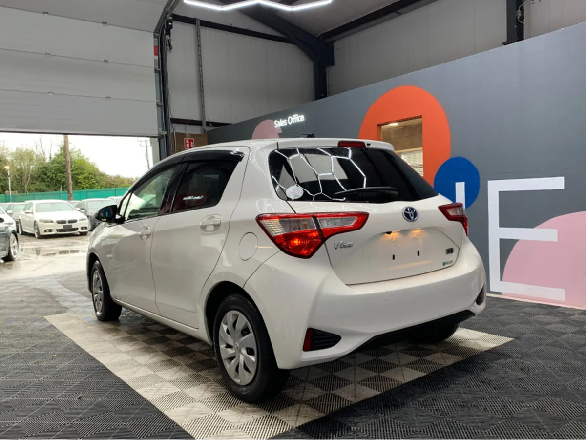 Toyota Vitz 1.5 HYBRID / 103k KMs / Reverse Camera - Image 4