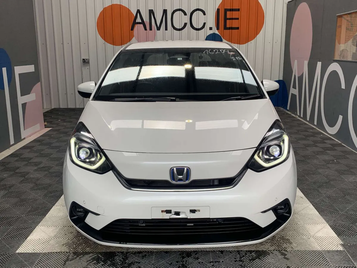 Honda Fit Honda Fit 1.5 Hybrid / 69k KMs / Reverse - Image 2