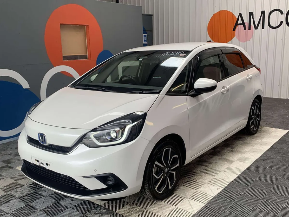 Honda Fit Honda Fit 1.5 Hybrid / 69k KMs / Reverse - Image 3