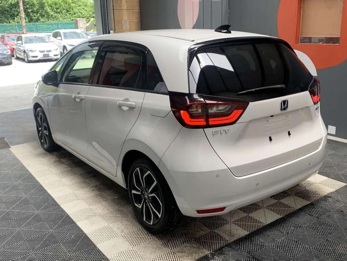 Honda Fit Honda Fit 1.5 Hybrid / 69k KMs / Reverse - Image 4