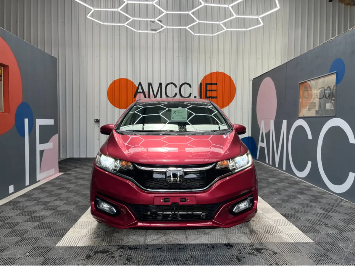 Honda Fit 1.5 HYBRID / 58k KMs / REVERSE CAMERA , - Image 2