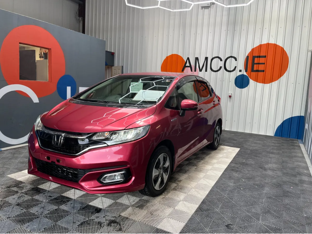 Honda Fit 1.5 HYBRID / 58k KMs / REVERSE CAMERA , - Image 3