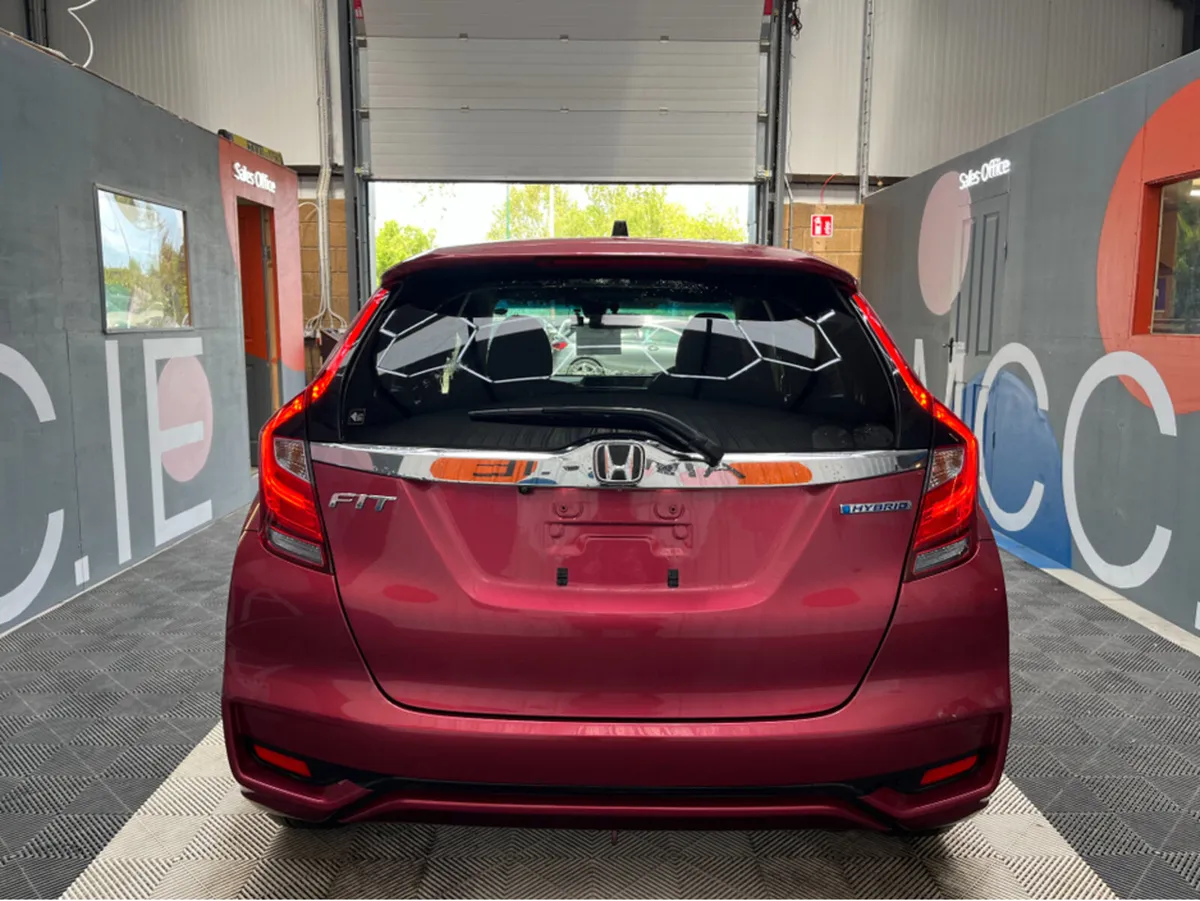 Honda Fit 1.5 HYBRID / 58k KMs / REVERSE CAMERA , - Image 4