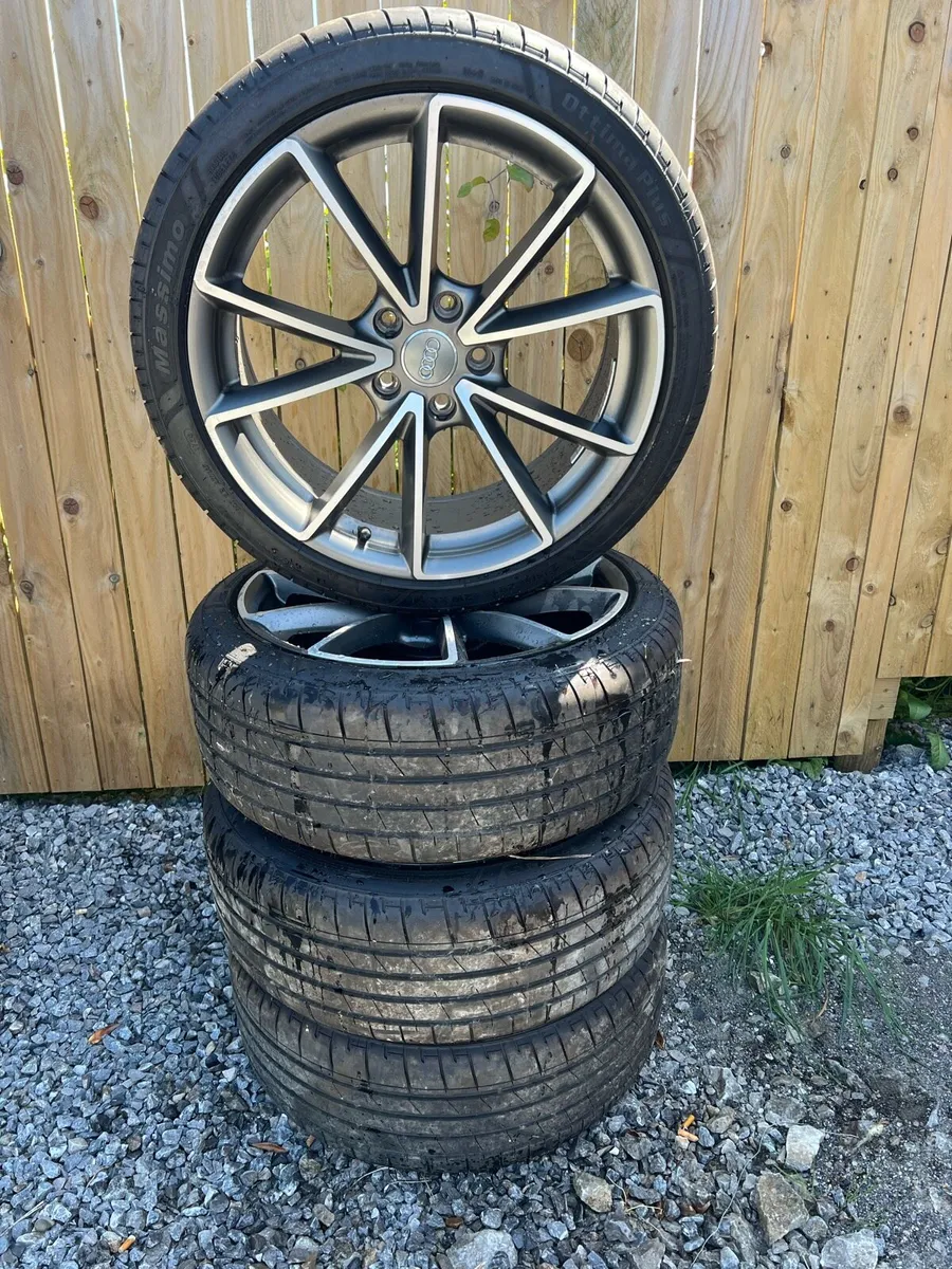 Car alloy/wheels - Image 1