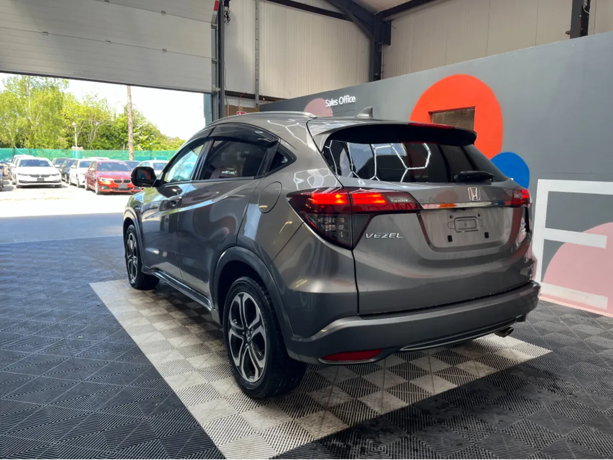 Honda Vezel 1.5 HYRBID / 69k KMs / HEATED SEATS , - Image 4