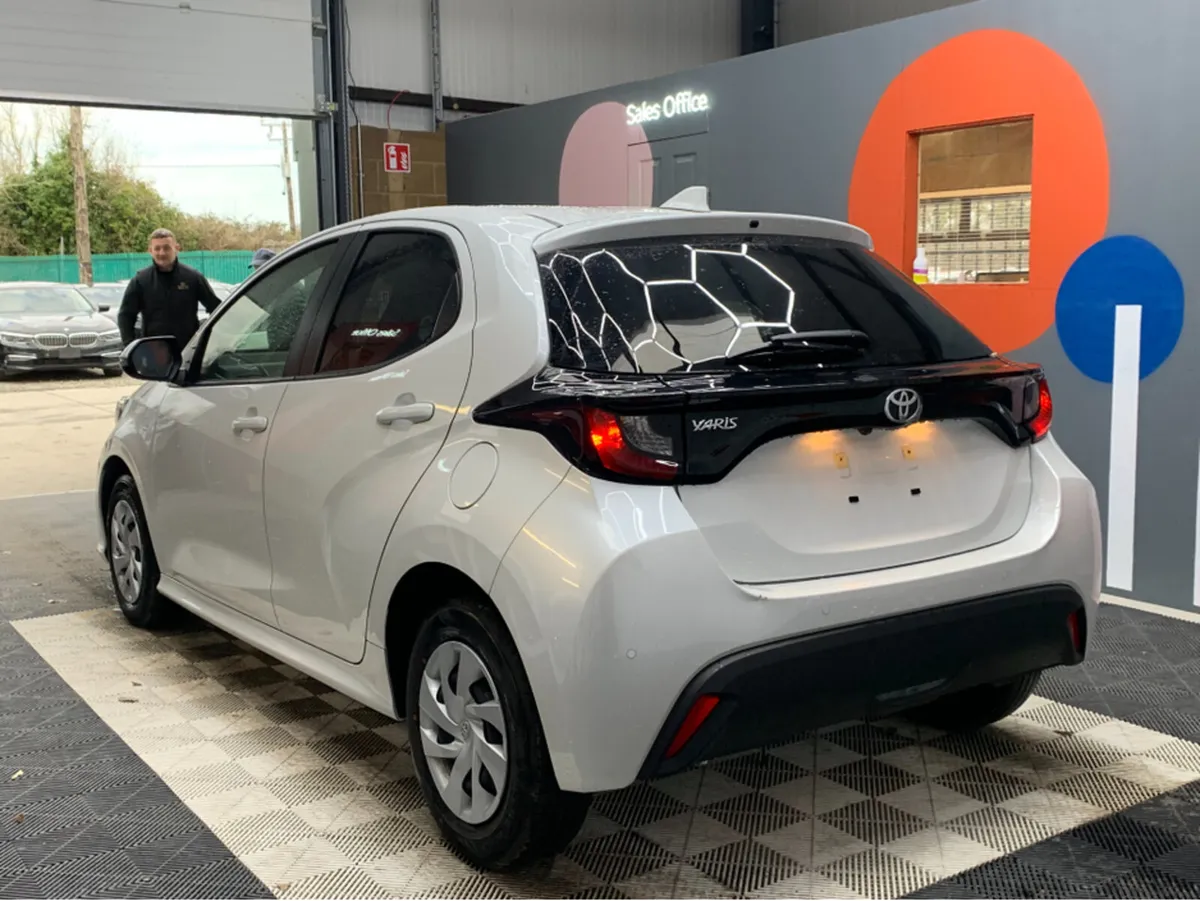 Toyota Yaris 1.0 PETROL AUTOMATIC / 8k KMs / Rever - Image 4