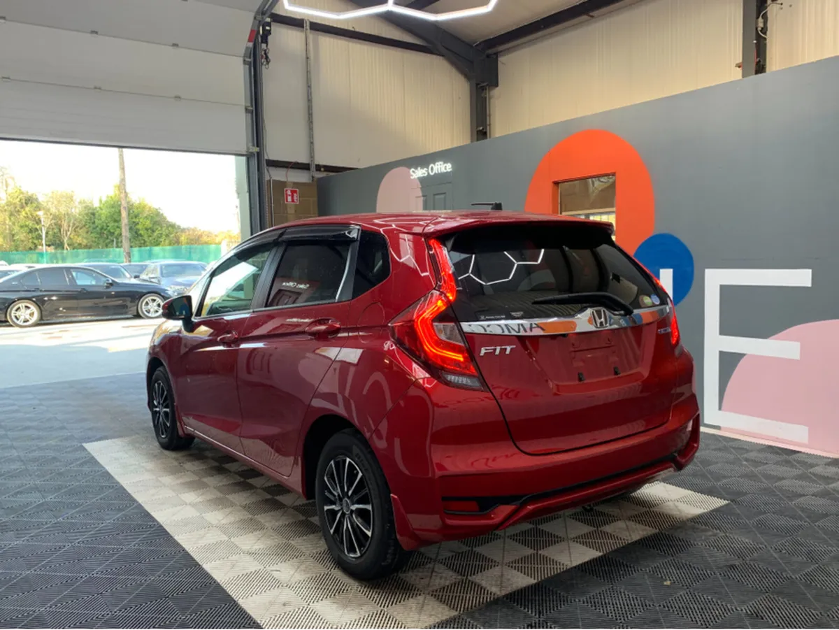 Honda Fit 1.5 HYBRID / 80k KMs / Adaptive Cruise, - Image 4