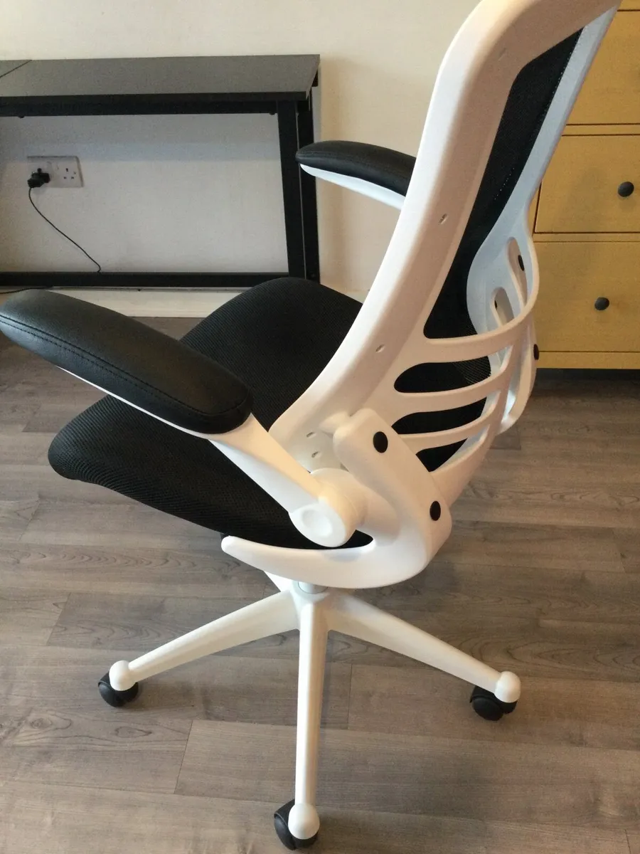 Office chair - Image 1