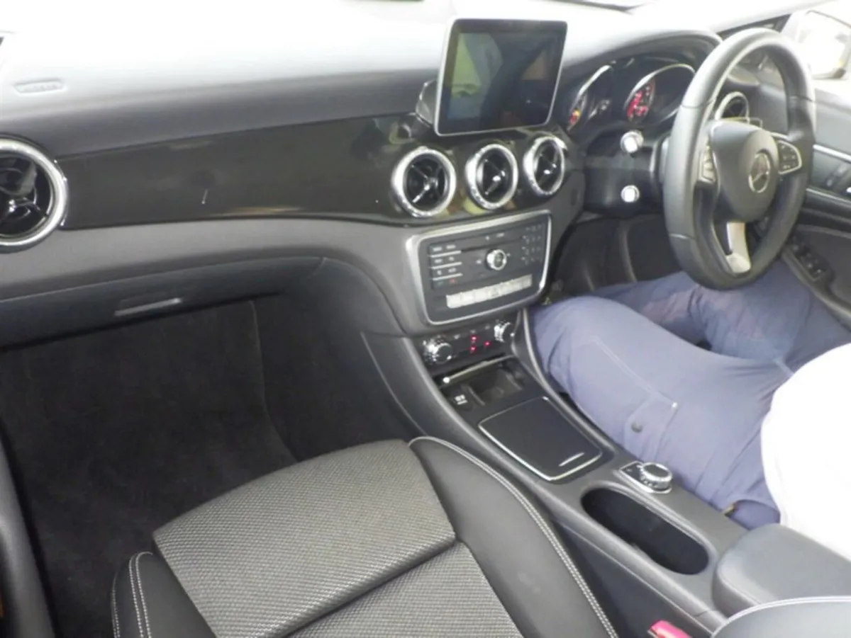 Mercedes-Benz CLA CLA180 AMG LINE *Coming Soon* / - Image 3