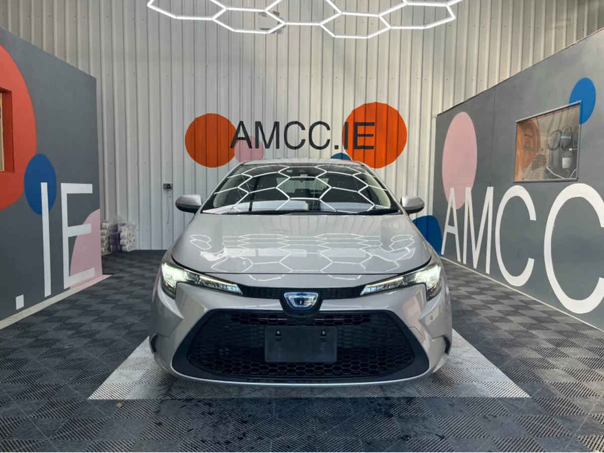 Toyota Corolla ONLY €17950! 1.8 HYRBID / 112k KMs - Image 2