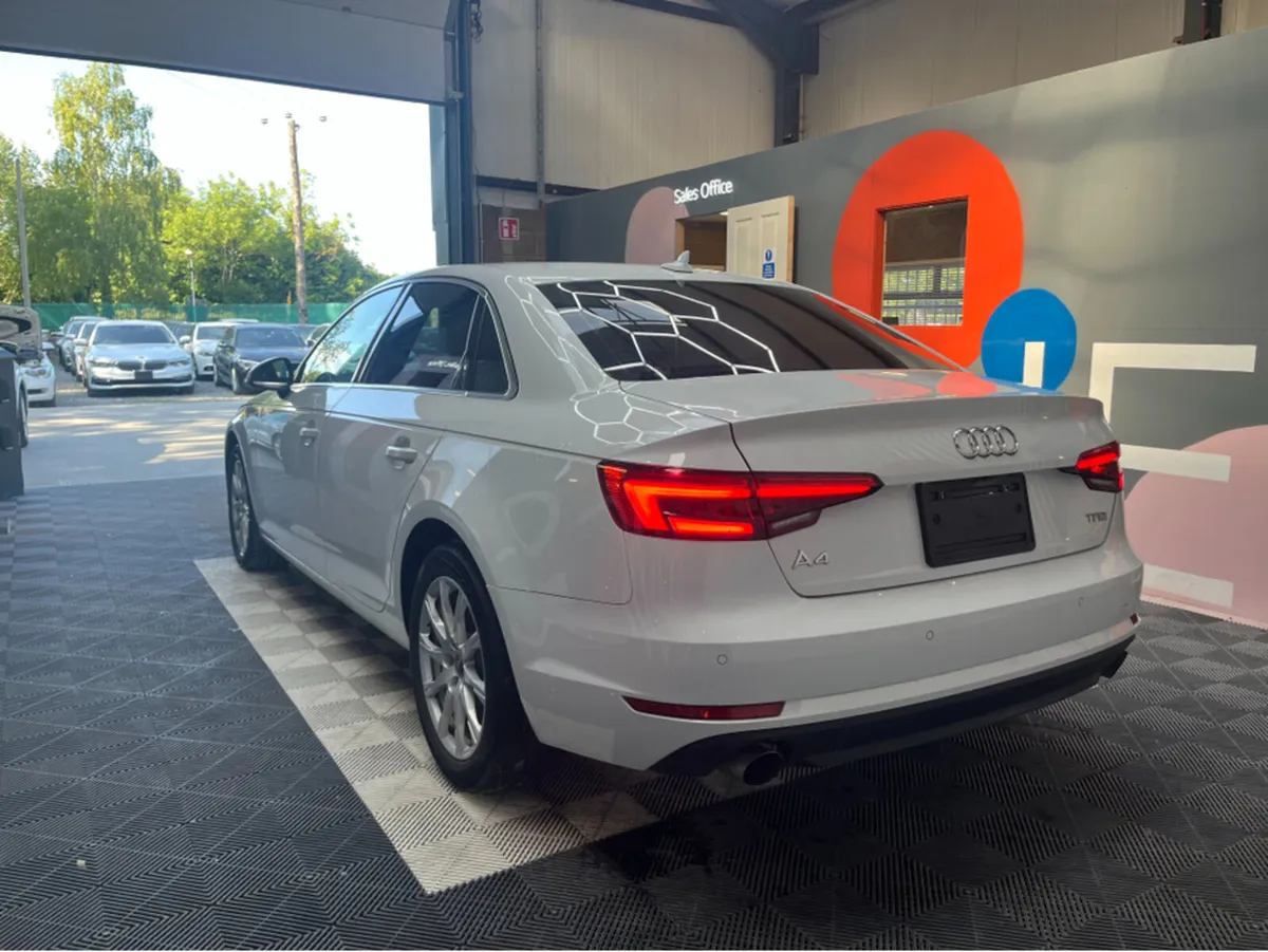 Audi A4 2.0 TFSI / 62k KMs / HEATED SEATS , REVERS - Image 4