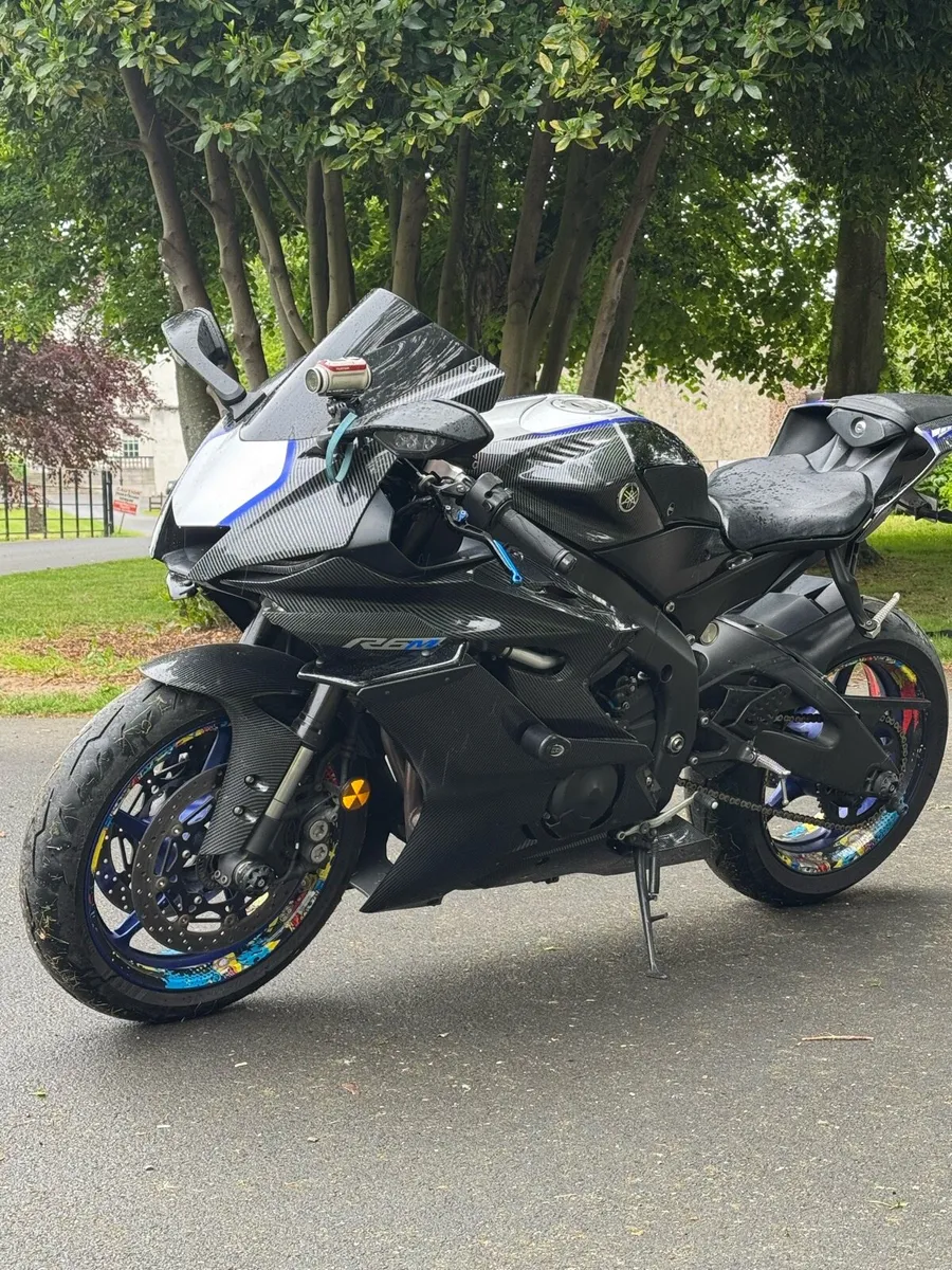 Yamaha R6 - Image 1