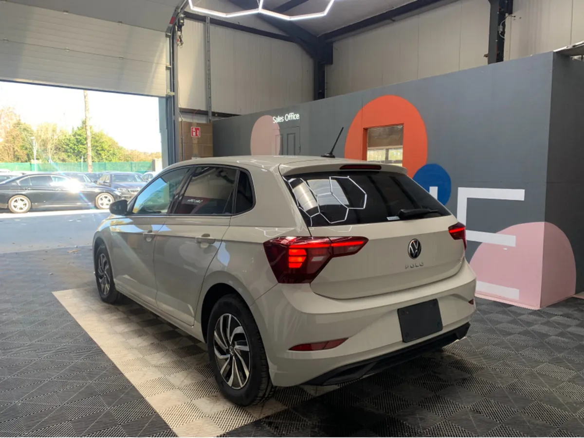Volkswagen Polo TSI ACTIVE / 9k KMs / 1.0 Petrol / - Image 4