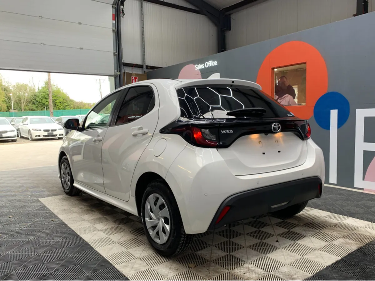 Toyota Yaris 1.0 PETROL AUTOMATIC / 94k KMs / Reve - Image 4