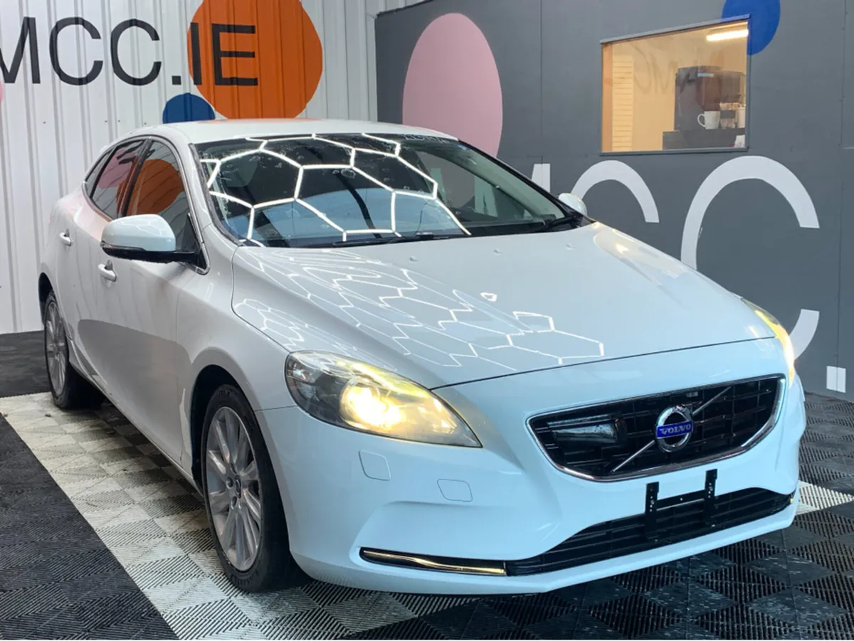 Volvo V40 AUTOMATIC V40 1.6 PETROL / 57k KMs / Hea - Image 1