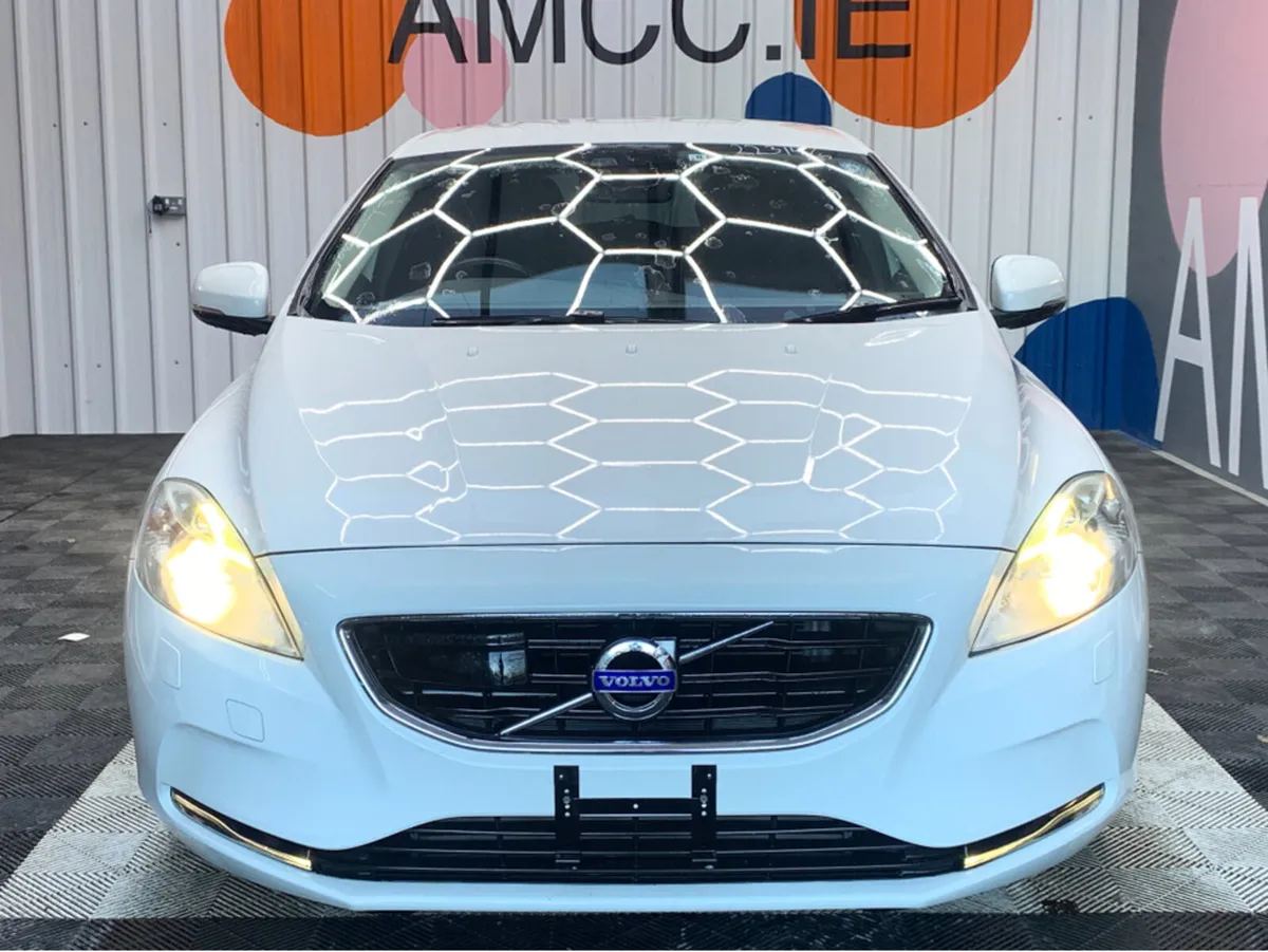 Volvo V40 AUTOMATIC V40 1.6 PETROL / 57k KMs / Hea - Image 2