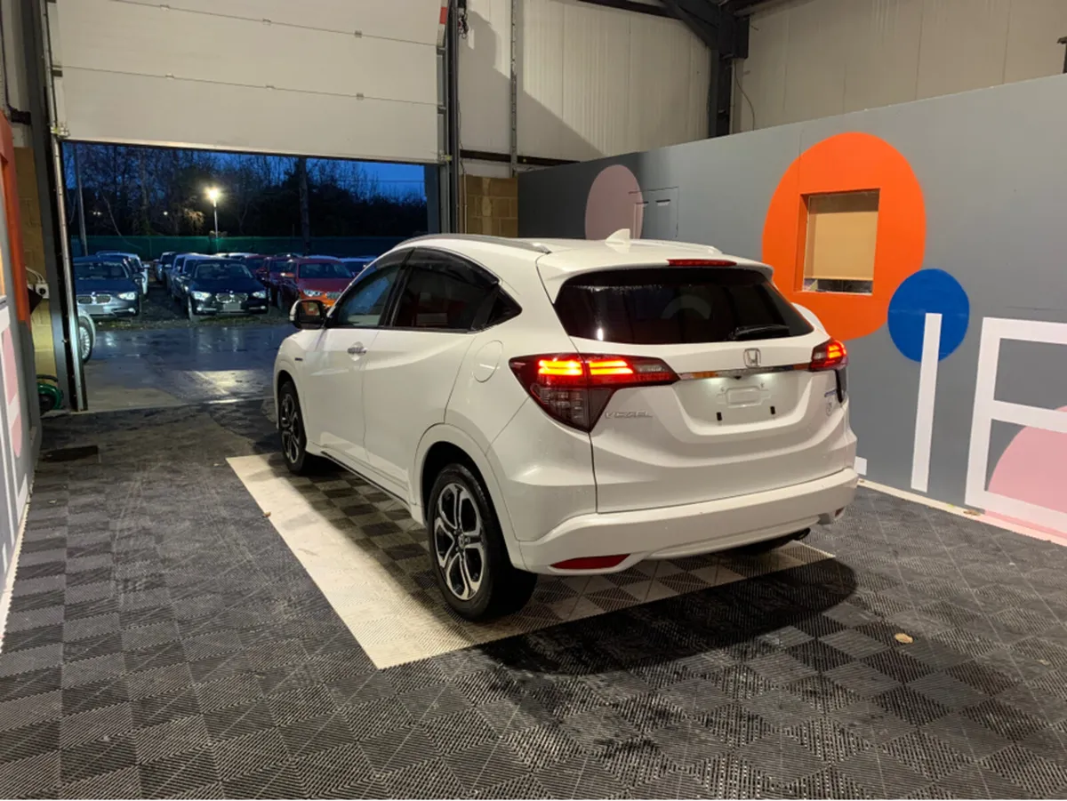 Honda Vezel MAY SALE ONLY €20950 Reverse Camera / - Image 4