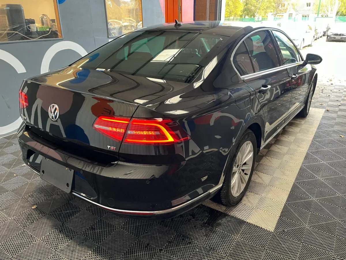 Volkswagen Passat Passat Automatic 1.4 TSI Highlin - Image 2
