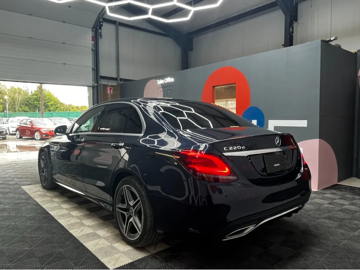 Mercedes-Benz C-Class C220D AUTOMATIC / 68k KMs / - Image 4