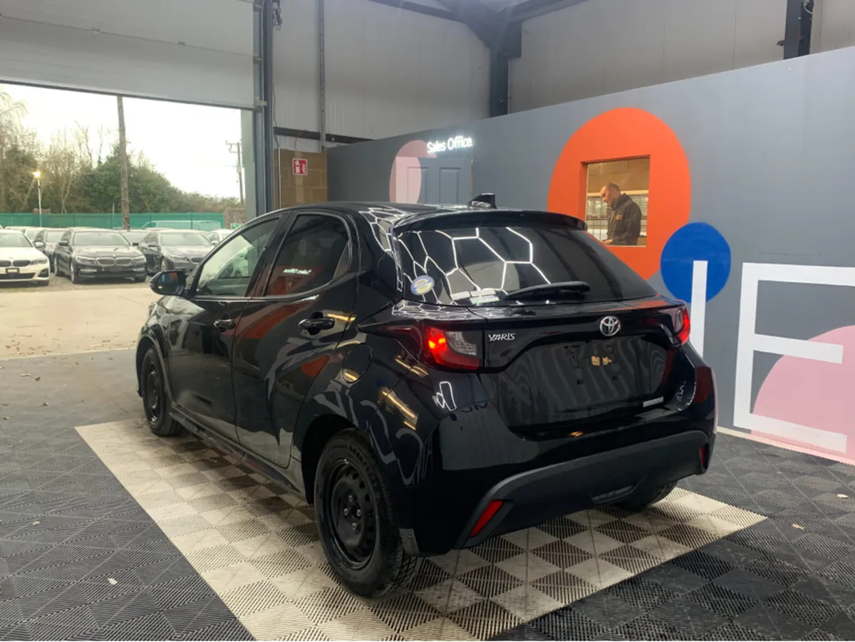 Toyota Yaris 1.0 PETROL / 47k KMs / Automatic / Re - Image 4