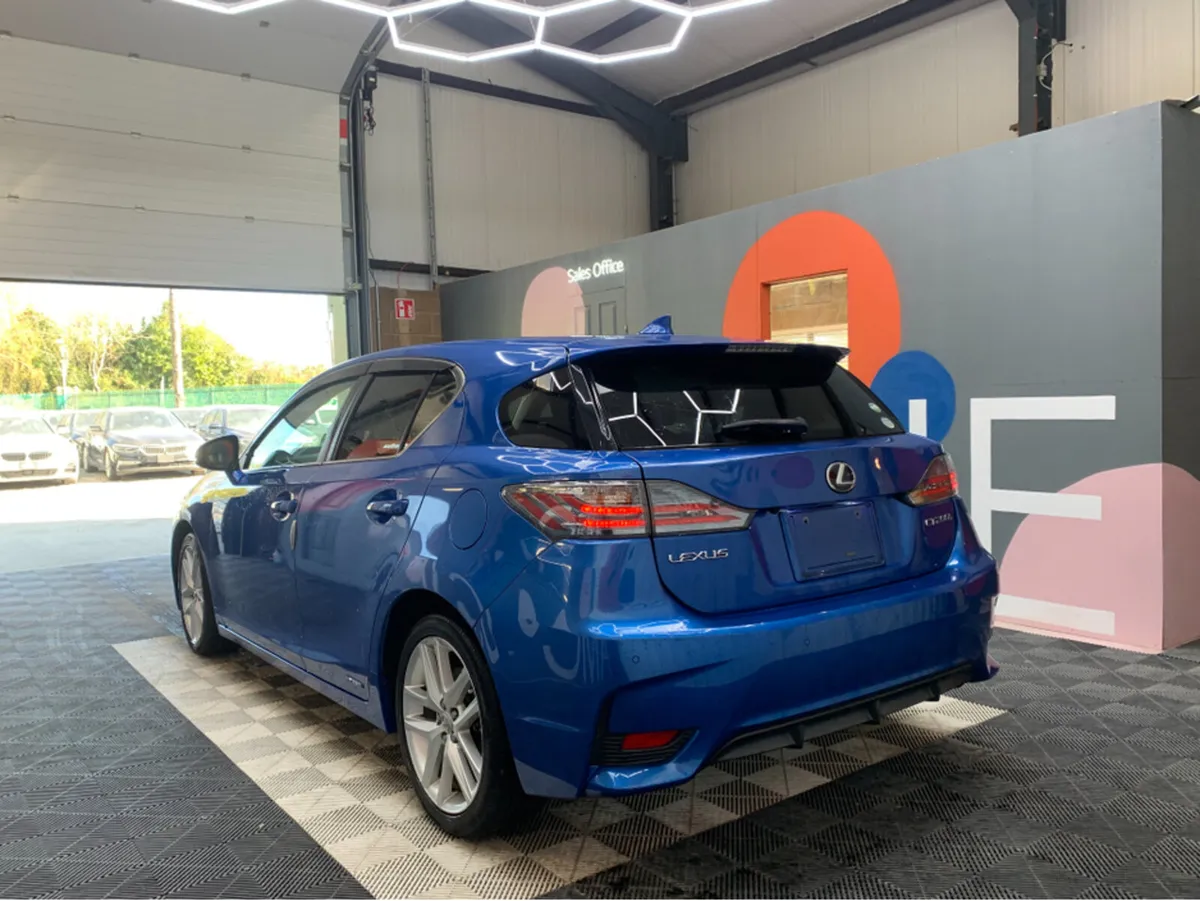 Lexus CT 1.8 HYBRID / 69k KMs / Heated Leather, Re - Image 4