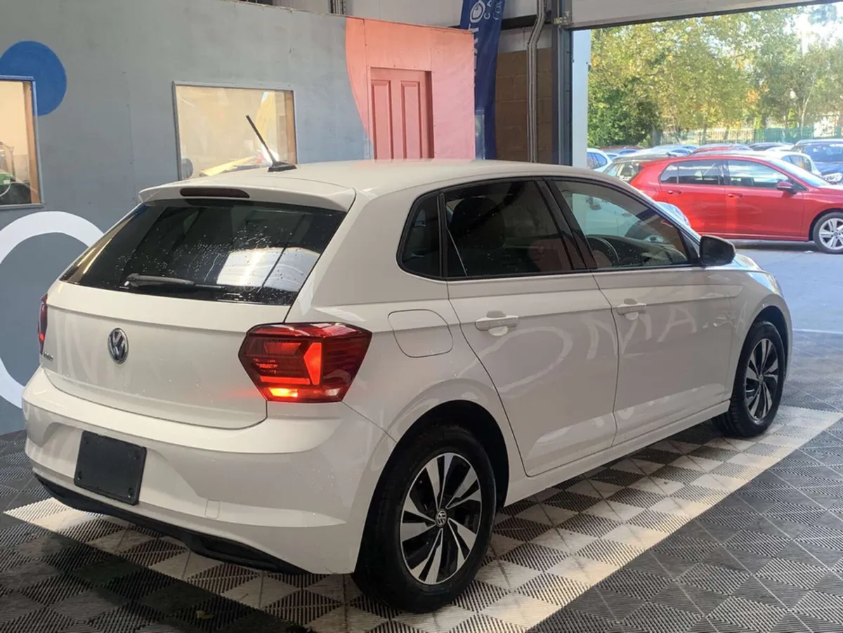 Volkswagen Polo VW Polo TSI Comfort Line / Reverse - Image 4