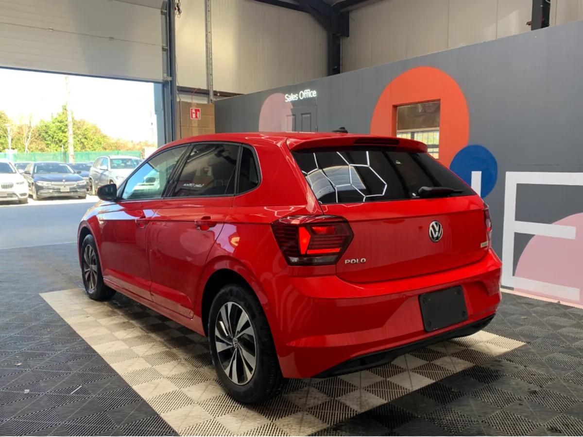 Volkswagen Polo TSI COMFORT LINE / 8k KMs / Automa - Image 4