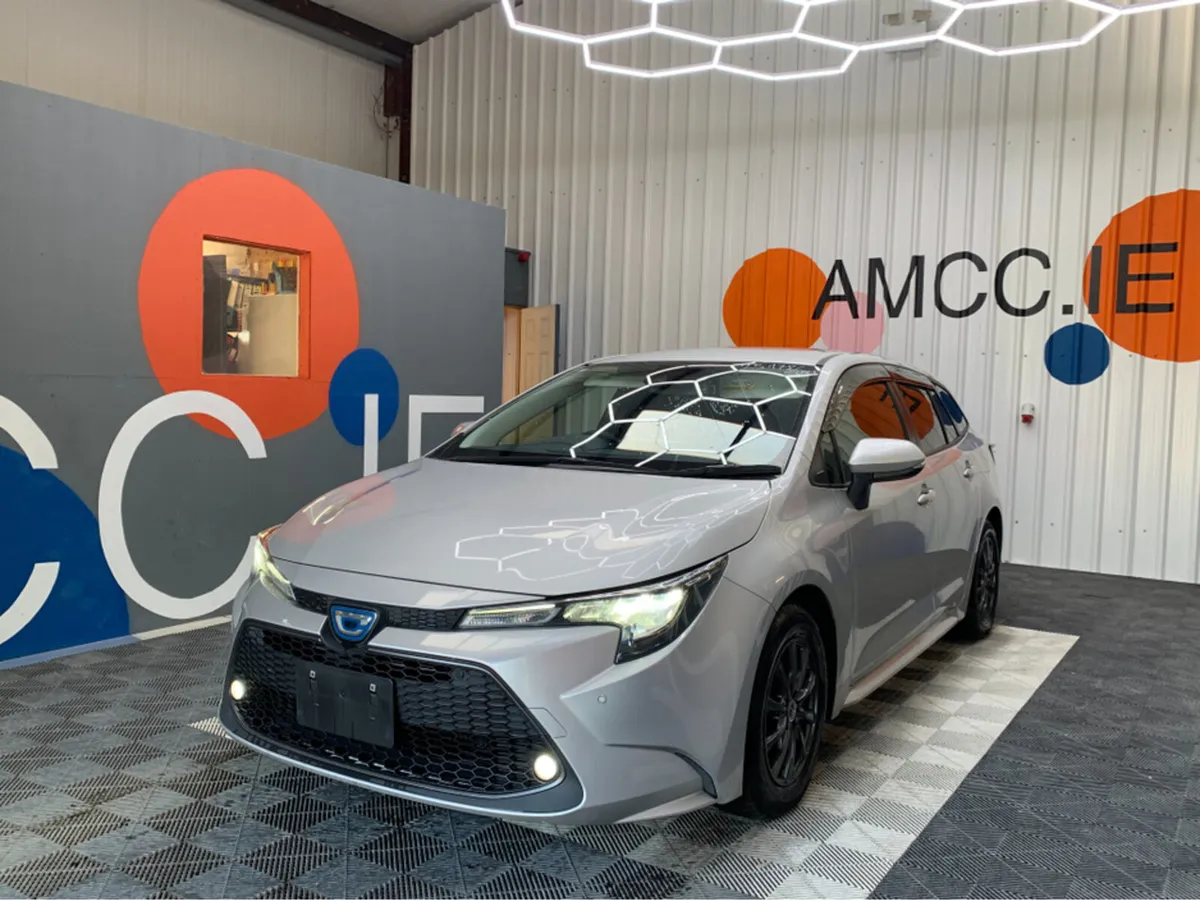 Toyota Corolla HYBRID 4WD / 125k KMs / Reverse Cam - Image 3