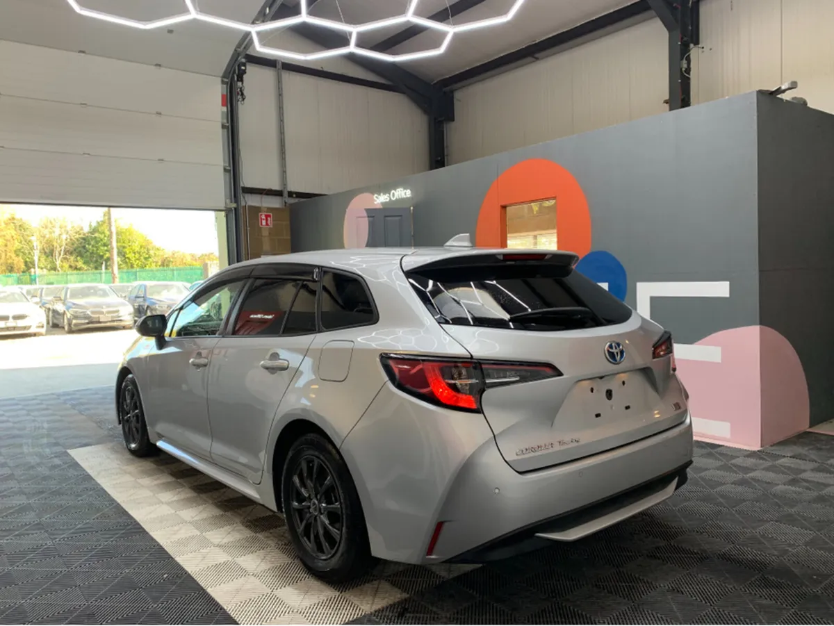 Toyota Corolla HYBRID 4WD / 125k KMs / Reverse Cam - Image 4