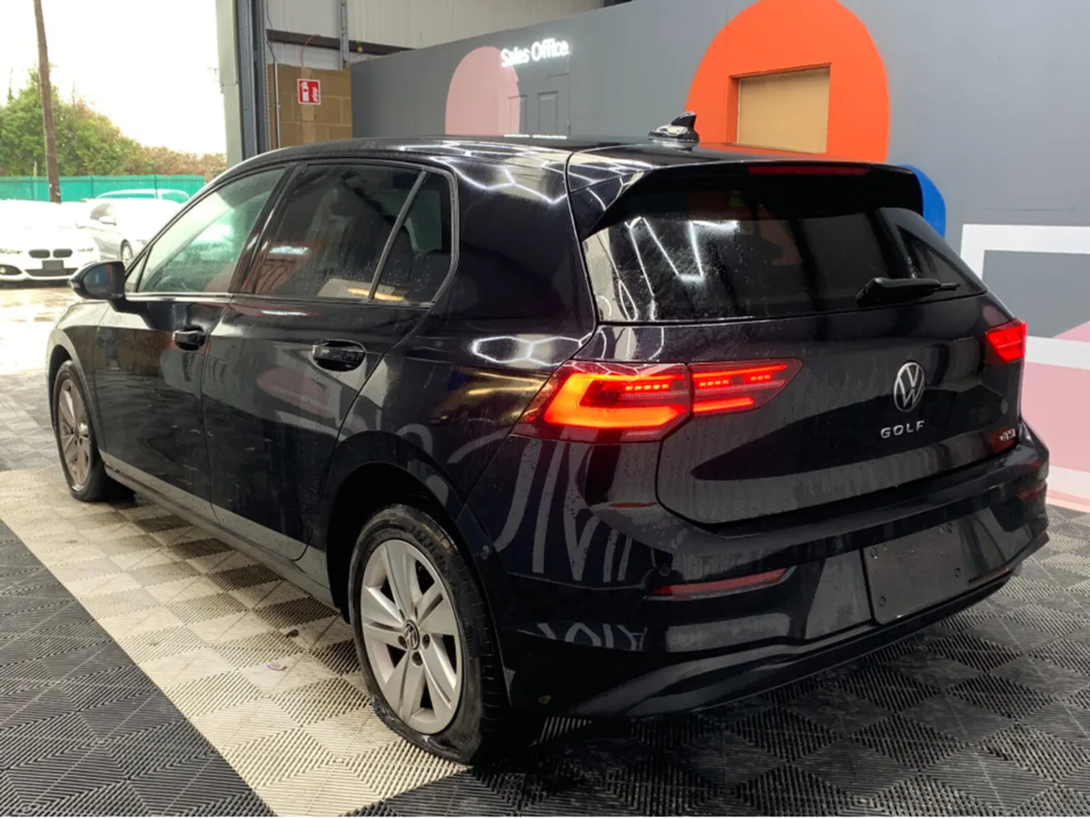 Volkswagen Golf ETSI / 45k KMs / Reverse Camera & - Image 4