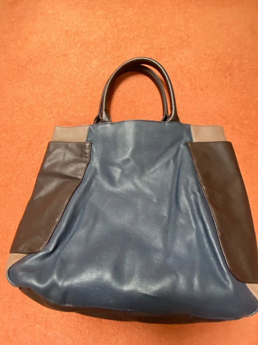 Stylish Shopper - Image 1