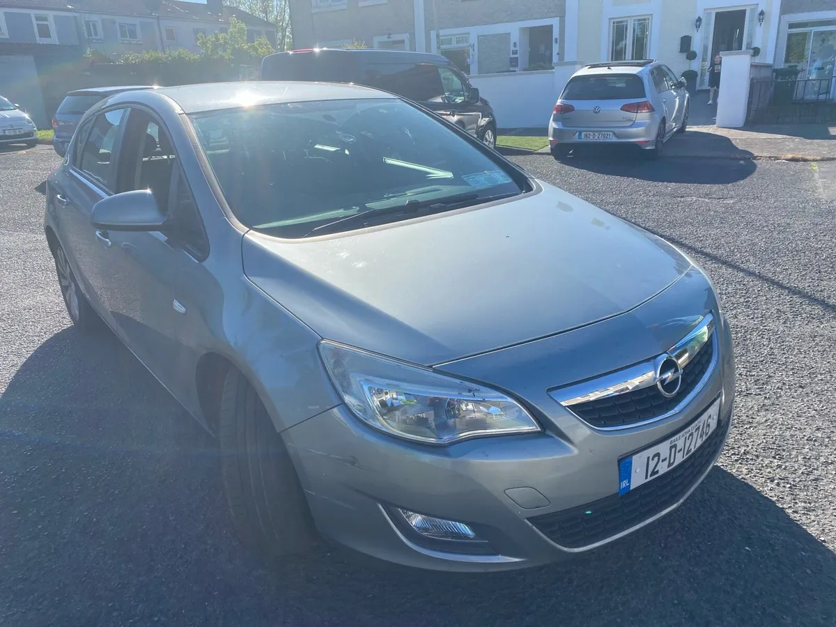 Opel Astra 2012 - Image 1