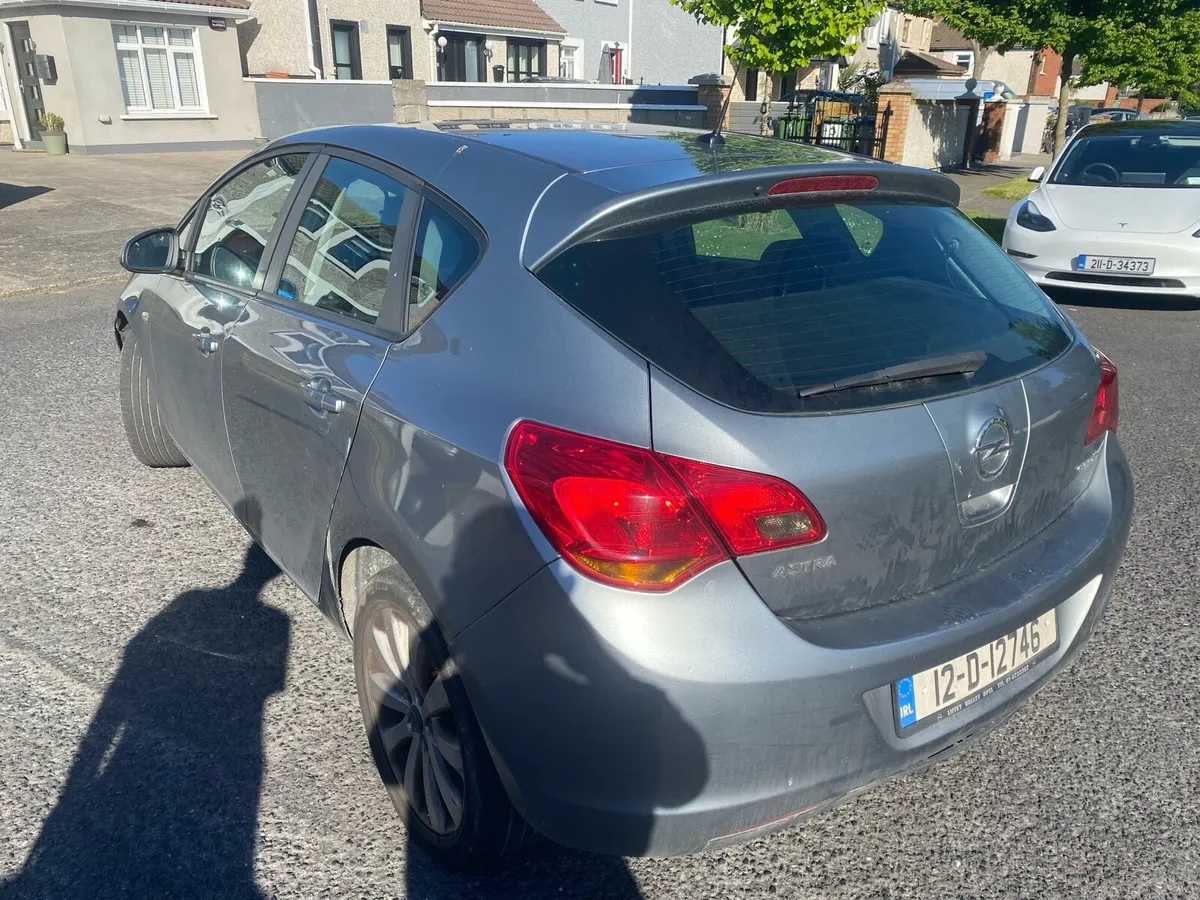 Opel Astra 2012 - Image 3