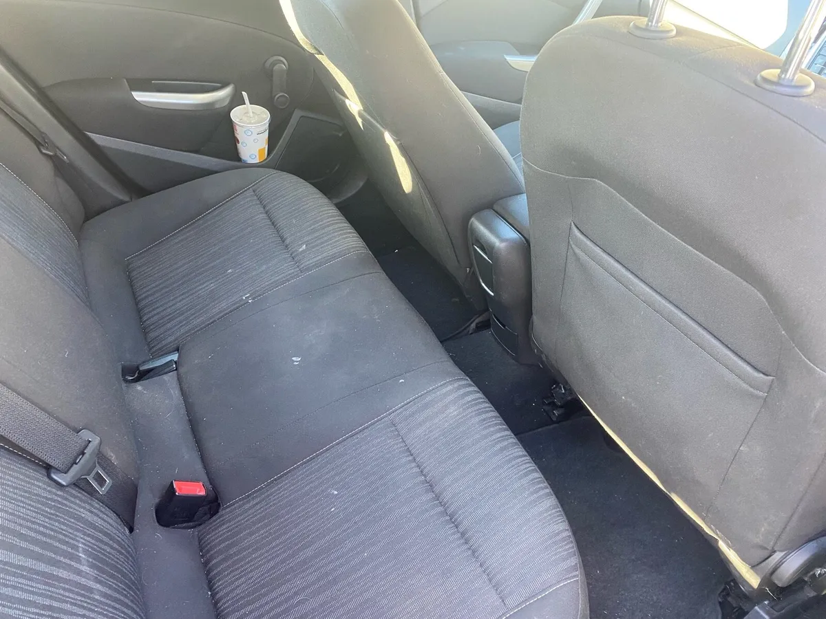 Opel Astra 2012 - Image 4