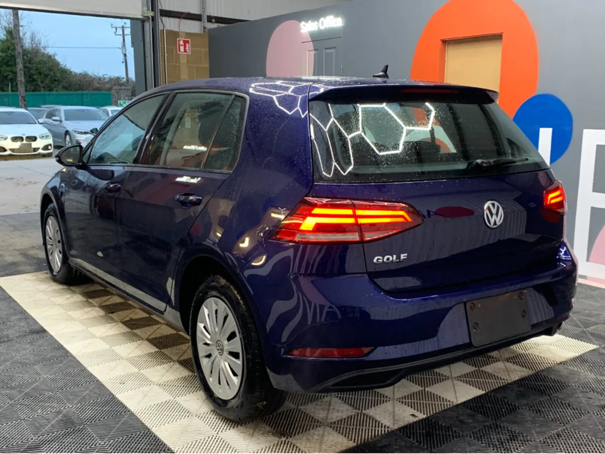 Volkswagen Golf GOLF AUTOMATIC 1.2 / 54k KMs / Aut - Image 4